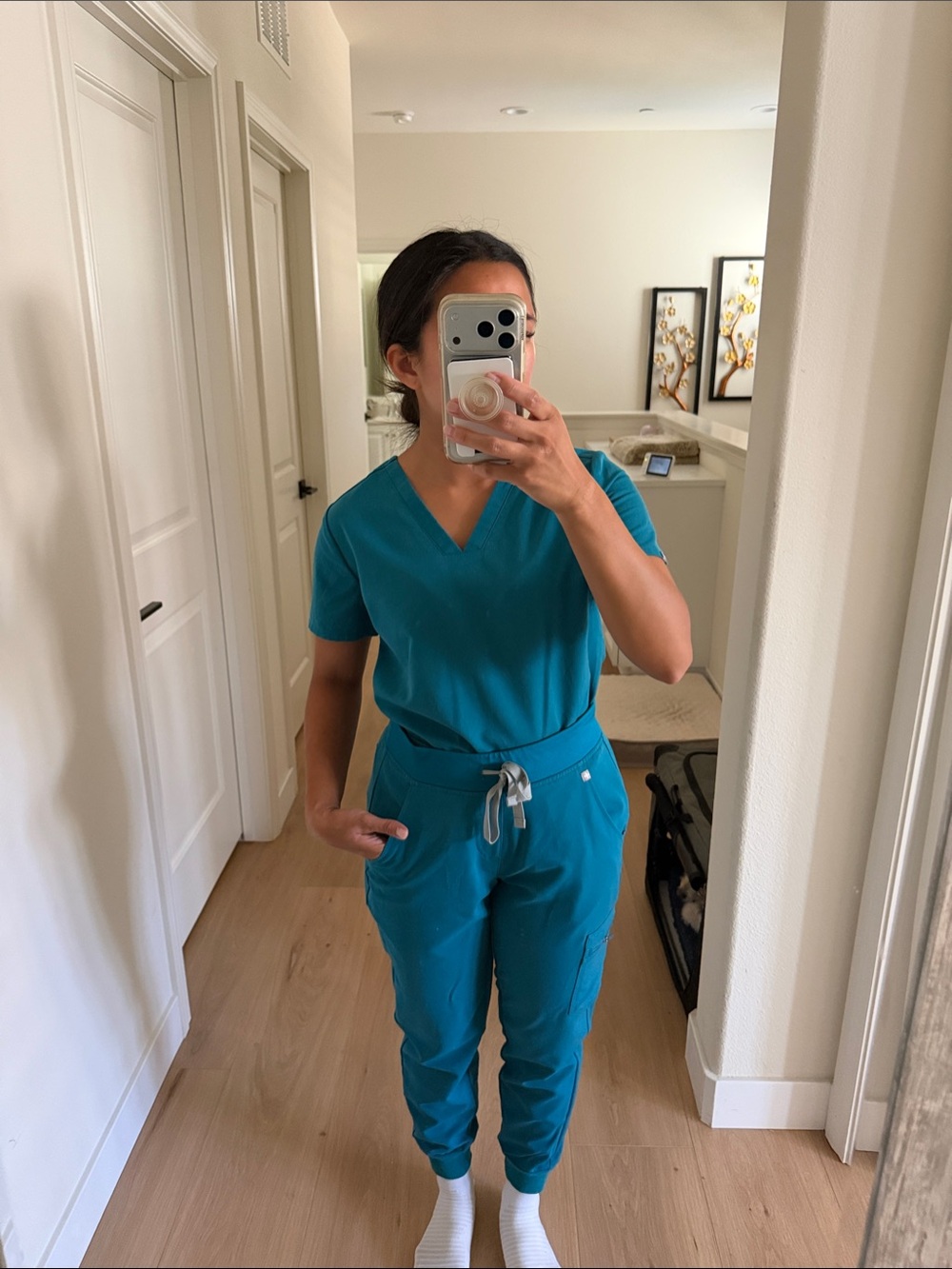 FIGS Teal V-Neck Women’s Scrub Set (Top & Joggers)